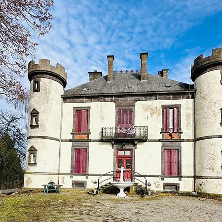 Le Chateau Giat Bed & Breakfast Eksteriør bilde