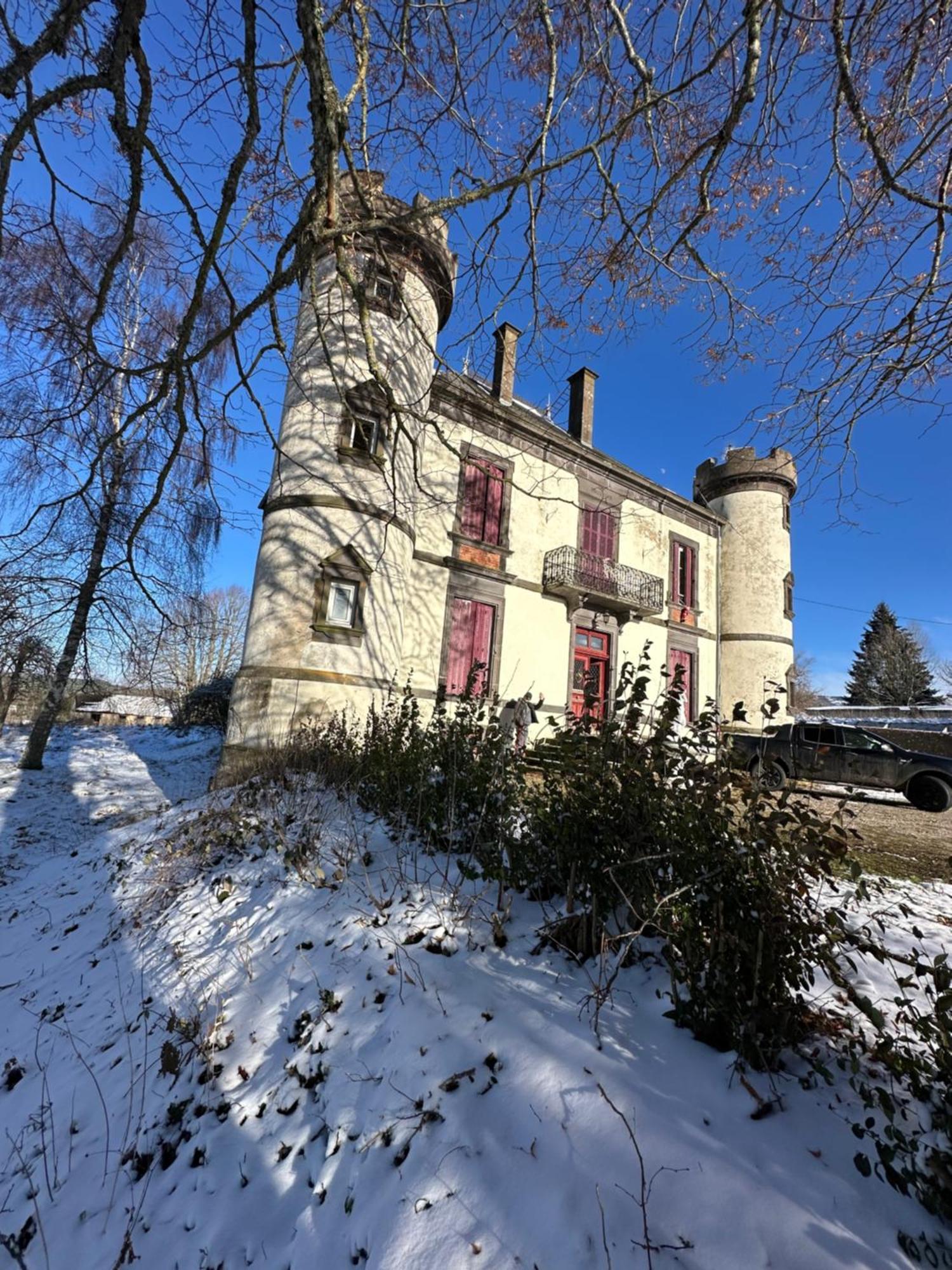 Le Chateau Giat Bed & Breakfast Eksteriør bilde