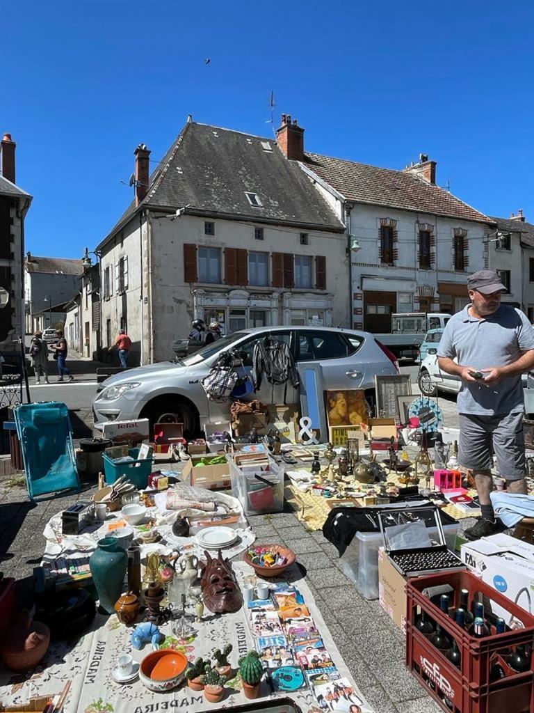 Le Chateau Giat Bed & Breakfast Eksteriør bilde