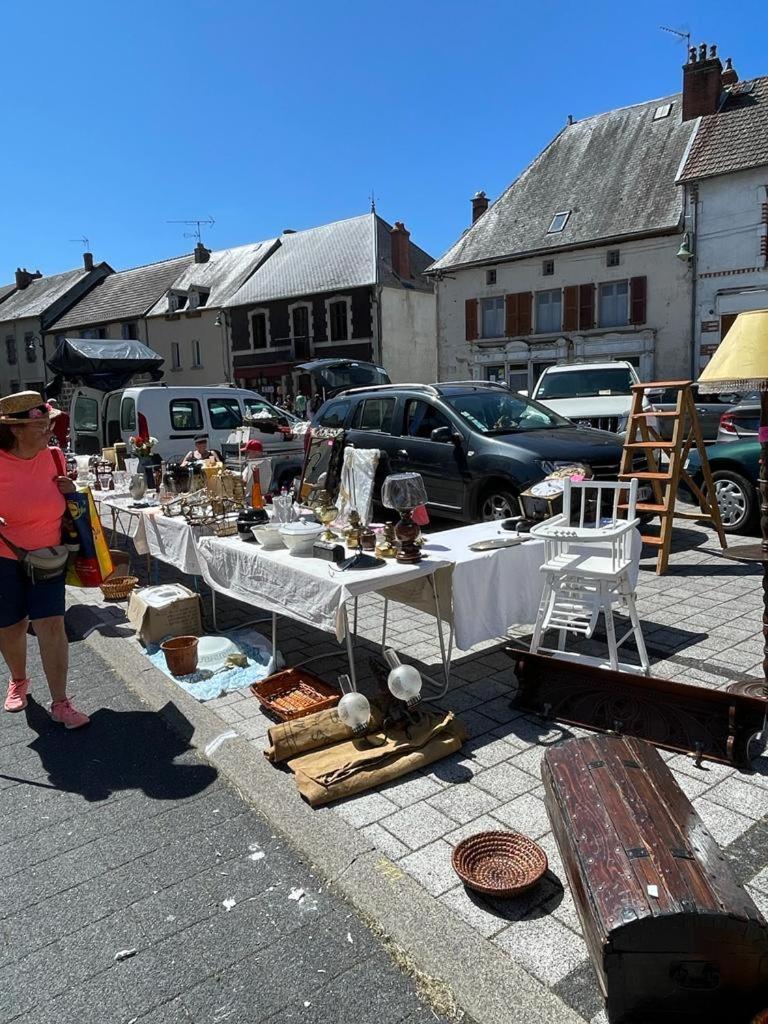 Le Chateau Giat Bed & Breakfast Eksteriør bilde