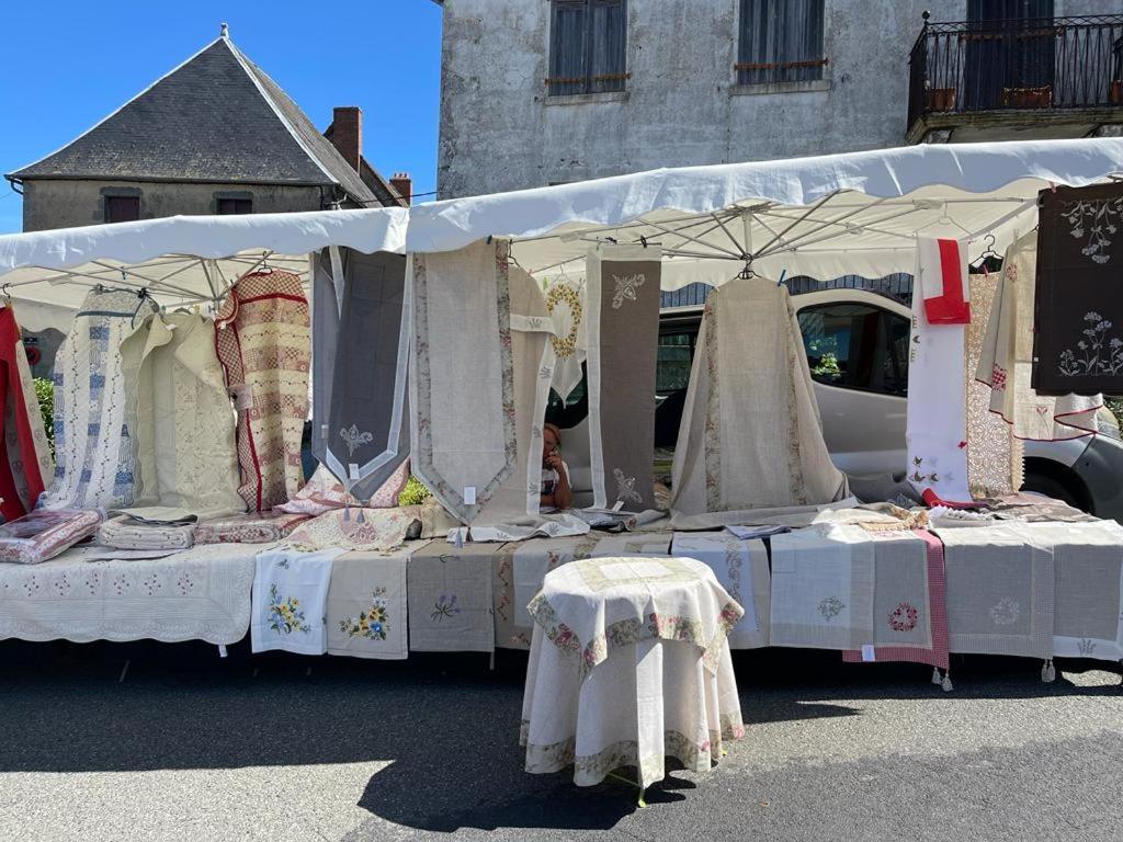 Le Chateau Giat Bed & Breakfast Eksteriør bilde