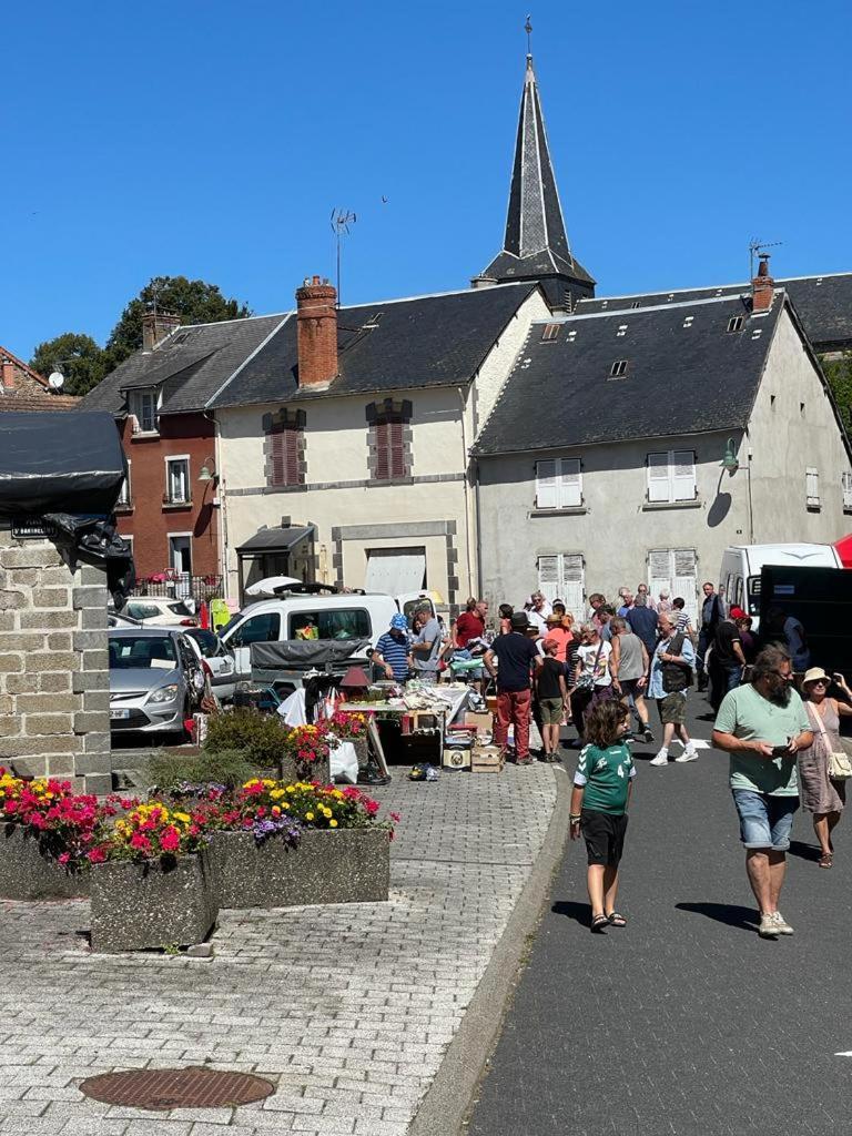 Le Chateau Giat Bed & Breakfast Eksteriør bilde