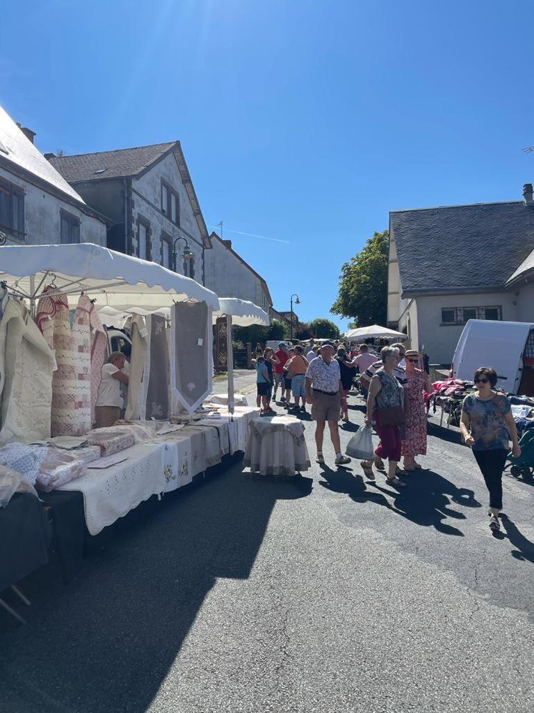 Le Chateau Giat Bed & Breakfast Eksteriør bilde